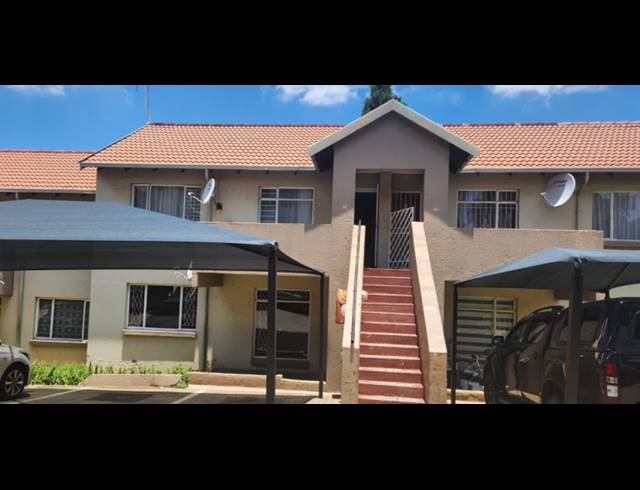 2 BEDROOM TOWNHOUSE FOR SALE IN LINMEYER